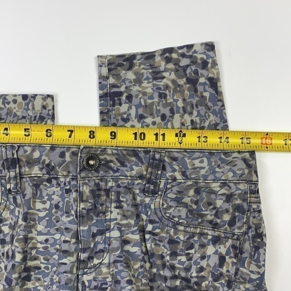 CABI #604 Gray Modern Camo Jeggings Jeans Side 4 - Picture 6 of 12